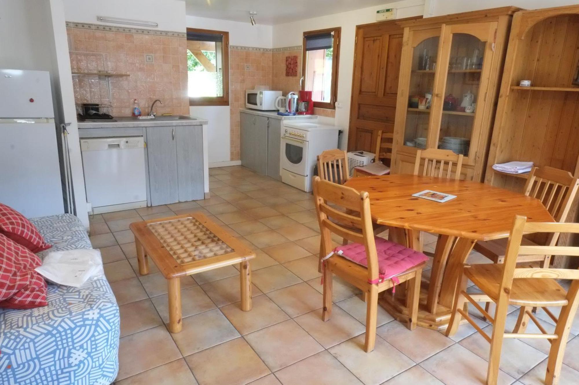 Apartment 16 Personnes